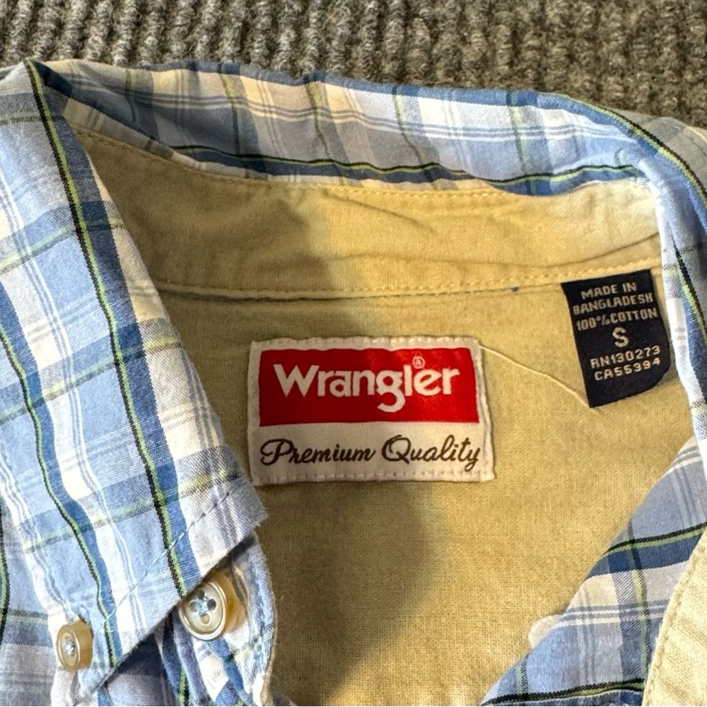 Wrangler Blue and White Plaid Button down Casual Shirt size small‎ - Picture 2 of 3